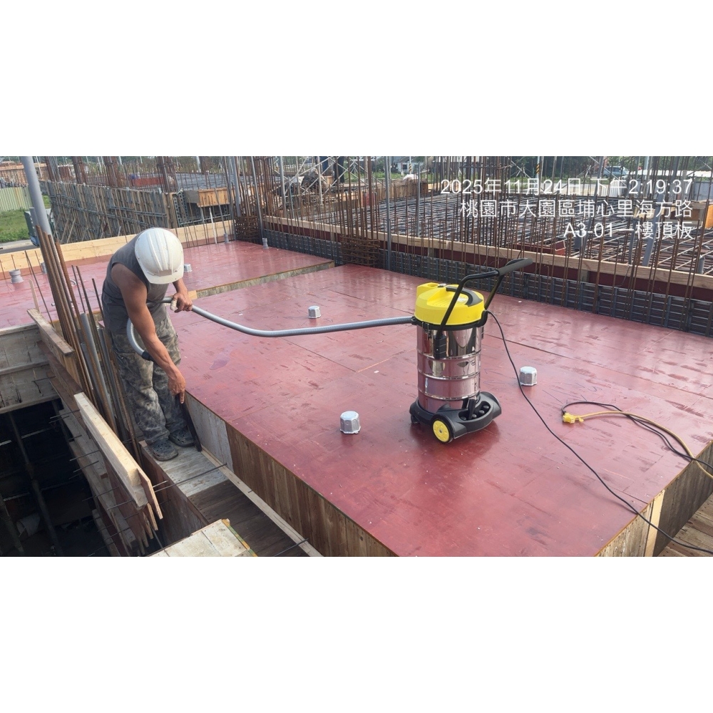 LINE_ALBUM_20251124 A3-01掛樑鋪板前版面吸塵_251125_12.jpg